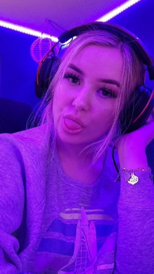 hgjftrsrg5's avatar